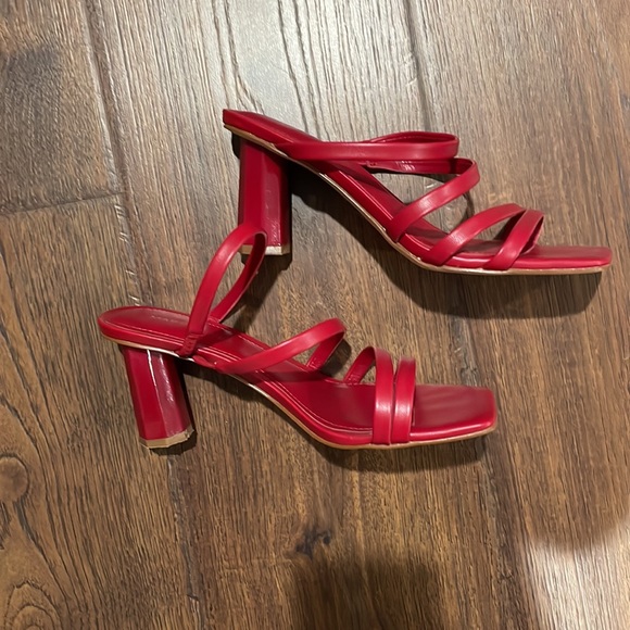 Red Sandal Marc Fisher Heels - Picture 2 of 7
